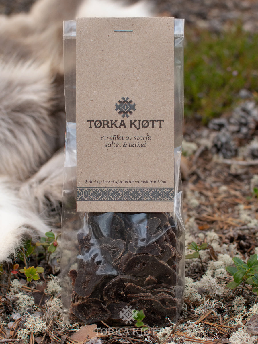 Tørkakjøtt av storfe pakket i lufttett pose med etikett.